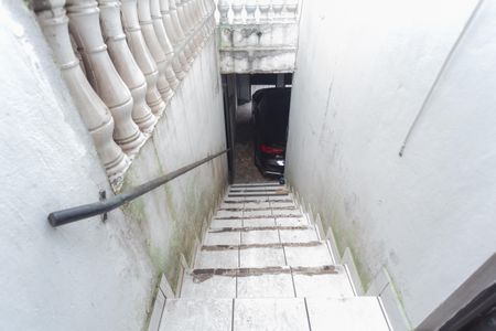 Casa para alugar com 200m², 3 quartos e 3 vagas Casa para alugar com 200m², 3 quartos e 3 vagasEscada - Entrada