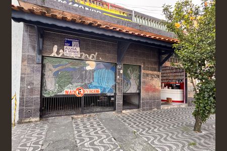 Casa para alugar com 200m², 3 quartos e 3 vagas Casa para alugar com 200m², 3 quartos e 3 vagasFachada