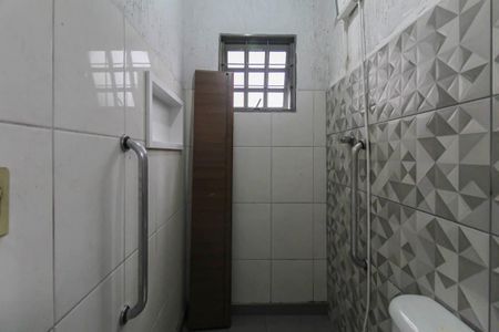 Banheiro de casa à venda com 7 quartos, 300m² em Jardim Sapopemba, São Paulo