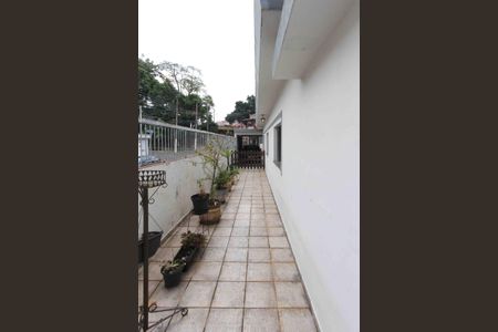 Casa para alugar com 220m², 3 quartos e 3 vagasCorredor externo