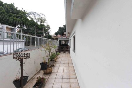 Casa para alugar com 220m², 3 quartos e 3 vagasCorredor externo