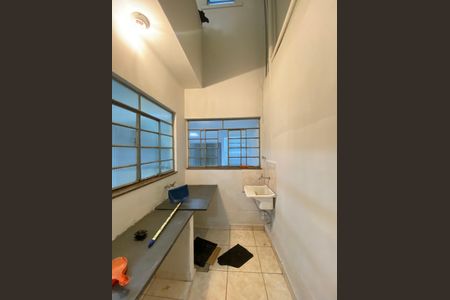 Casa à venda com 200m², 2 quartos e 1 vagaÁrea de Serviço