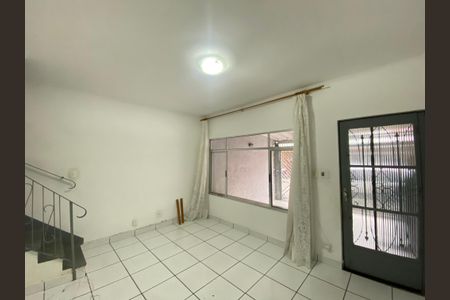 Casa à venda com 200m², 2 quartos e 1 vagaSala