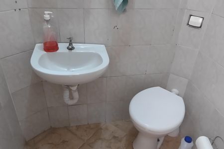 Casa à venda com 150m², 3 quartos e 4 vagas Casa à venda com 150m², 3 quartos e 4 vagasBanheiro 1