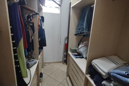 Casa à venda com 150m², 3 quartos e 4 vagas Casa à venda com 150m², 3 quartos e 4 vagasCloset da suíte