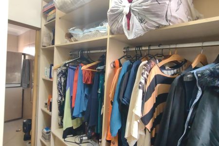 Casa à venda com 150m², 3 quartos e 4 vagas Casa à venda com 150m², 3 quartos e 4 vagasCloset da suíte