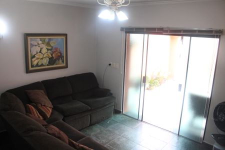 Casa à venda com 150m², 3 quartos e 4 vagasSala