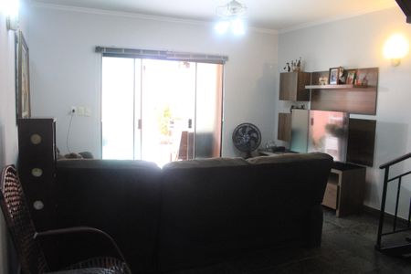 Casa à venda com 150m², 3 quartos e 4 vagasSala