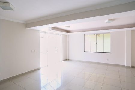 Casa para alugar com 140m², 4 quartos e 5 vagasSala