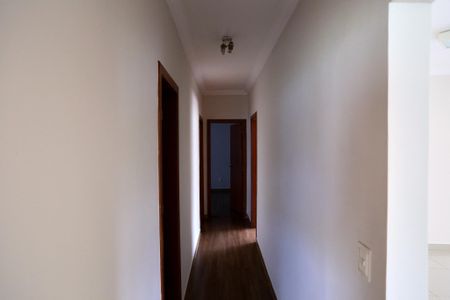 Casa para alugar com 140m², 4 quartos e 5 vagasCorredor