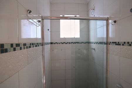 Banheiro da Suíte de casa para alugar com 4 quartos, 140m² em Concórdia, Belo Horizonte