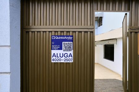 Casa para alugar com 140m², 4 quartos e 5 vagasFachada com Plaquinha