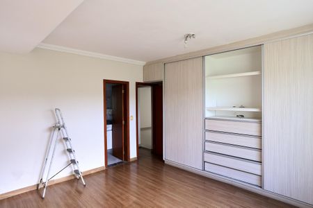 Casa para alugar com 140m², 4 quartos e 5 vagasSuíte