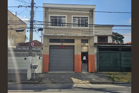 Casa para alugar com 250m², 3 quartos e 1 vaga Casa para alugar com 250m², 3 quartos e 1 vagaFachada