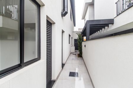 Casa de condomínio à venda com 350m², 4 quartos e 4 vagas Casa de condomínio à venda com 350m², 4 quartos e 4 vagasCorredor