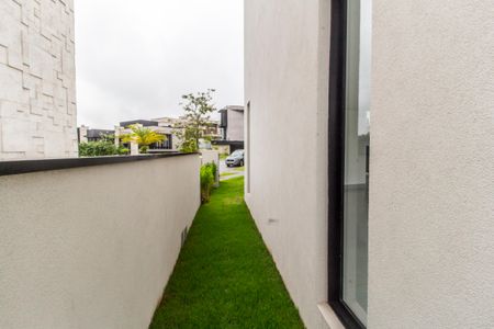 Casa de condomínio à venda com 350m², 4 quartos e 4 vagas Casa de condomínio à venda com 350m², 4 quartos e 4 vagasQuintal