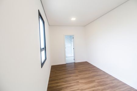 Casa de condomínio à venda com 350m², 4 quartos e 4 vagas Casa de condomínio à venda com 350m², 4 quartos e 4 vagasCloset da suíte