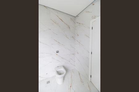 Casa de condomínio à venda com 350m², 4 quartos e 4 vagas Casa de condomínio à venda com 350m², 4 quartos e 4 vagasBanheiro da Suíte