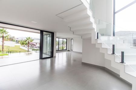 Casa de condomínio à venda com 350m², 4 quartos e 4 vagas Casa de condomínio à venda com 350m², 4 quartos e 4 vagasSala