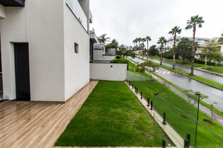 Casa de condomínio à venda com 350m², 4 quartos e 4 vagas Casa de condomínio à venda com 350m², 4 quartos e 4 vagasQuintal