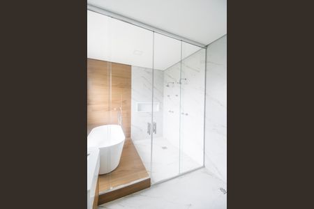 Casa de condomínio à venda com 350m², 4 quartos e 4 vagas Casa de condomínio à venda com 350m², 4 quartos e 4 vagasBanheiro da Suíte