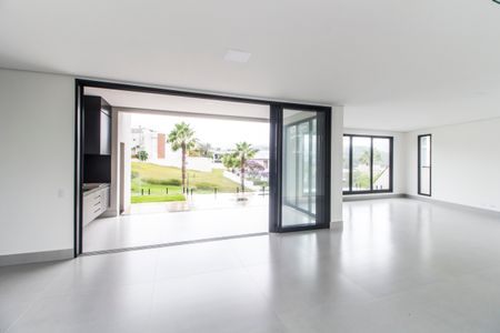 Sala  de casa de condomínio à venda com 4 quartos, 350m² em Cidade Tamboré, Santana de Parnaíba