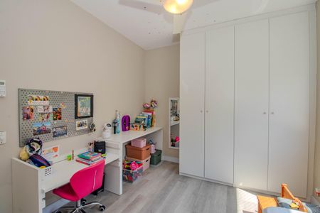 Quarto 1 de apartamento para alugar com 2 quartos, 70m² em Rio Branco, Porto Alegre