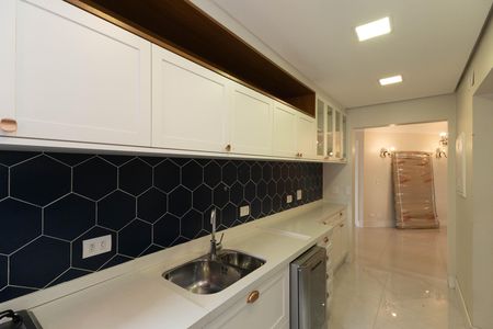 Apartamento à venda com 130m², 3 quartos e 4 vagas Apartamento à venda com 130m², 3 quartos e 4 vagasCozinha - Armários