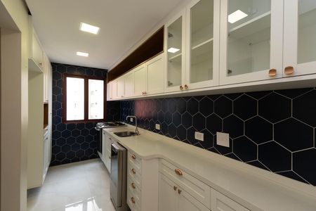 Apartamento à venda com 130m², 3 quartos e 4 vagas Apartamento à venda com 130m², 3 quartos e 4 vagasCozinha - Armários