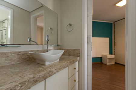 Apartamento à venda com 130m², 3 quartos e 4 vagas Apartamento à venda com 130m², 3 quartos e 4 vagasBanheiro Suíte 1 e 2
