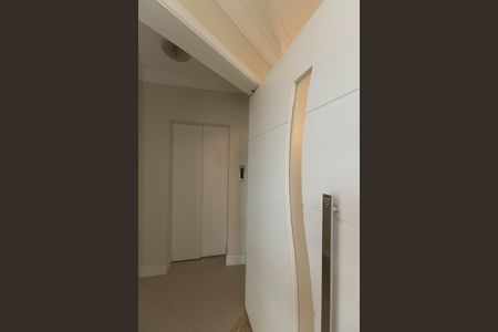 Apartamento à venda com 130m², 3 quartos e 4 vagas Apartamento à venda com 130m², 3 quartos e 4 vagasHall