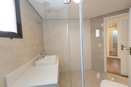 Apartamento à venda com 130m², 3 quartos e 4 vagas Apartamento à venda com 130m², 3 quartos e 4 vagasBanheiro da Suíte 3