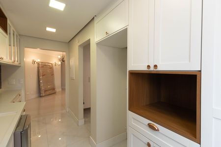 Apartamento à venda com 130m², 3 quartos e 4 vagas Apartamento à venda com 130m², 3 quartos e 4 vagasCozinha - Armários