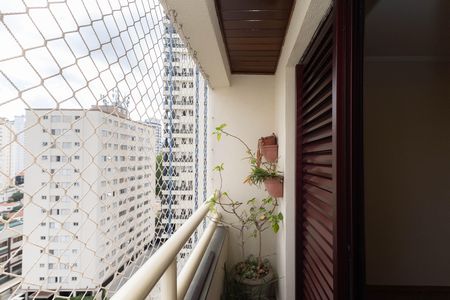 Apartamento à venda com 130m², 3 quartos e 4 vagas Apartamento à venda com 130m², 3 quartos e 4 vagasVaranda