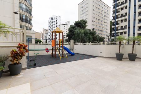 Apartamento à venda com 130m², 3 quartos e 4 vagas Apartamento à venda com 130m², 3 quartos e 4 vagasÁrea comum - Playground