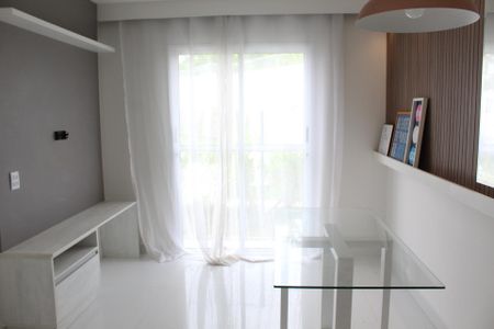 Sala de casa de condomínio para alugar com 2 quartos, 71m² em Jardim dos Pereiras (caucaia do Alto), Cotia