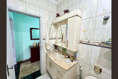 Casa à venda com 160m², 3 quartos e 2 vagas Casa à venda com 160m², 3 quartos e 2 vagasBanheiro 2