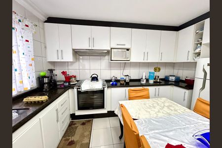 Casa à venda com 160m², 3 quartos e 2 vagas Casa à venda com 160m², 3 quartos e 2 vagasCozinha