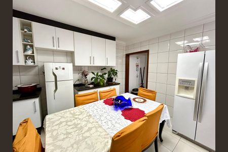 Casa à venda com 160m², 3 quartos e 2 vagas Casa à venda com 160m², 3 quartos e 2 vagasCozinha