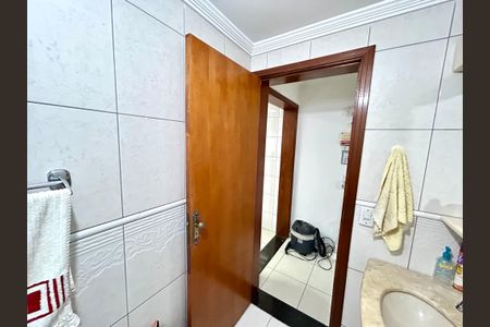 Casa à venda com 160m², 3 quartos e 2 vagas Casa à venda com 160m², 3 quartos e 2 vagasBanheiro 1