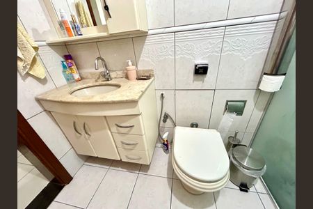 Casa à venda com 160m², 3 quartos e 2 vagas Casa à venda com 160m², 3 quartos e 2 vagasBanheiro 1