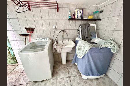 Casa à venda com 160m², 3 quartos e 2 vagas Casa à venda com 160m², 3 quartos e 2 vagasÁrea de Serviço