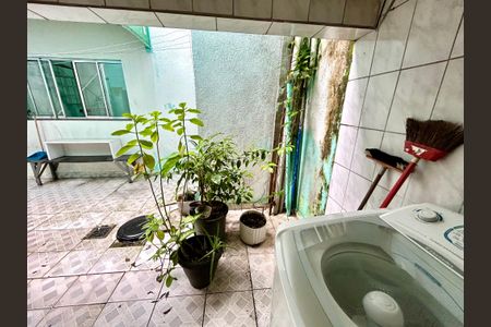 Casa à venda com 160m², 3 quartos e 2 vagas Casa à venda com 160m², 3 quartos e 2 vagasÁrea de Serviço