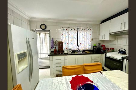 Casa à venda com 160m², 3 quartos e 2 vagas Casa à venda com 160m², 3 quartos e 2 vagasCozinha