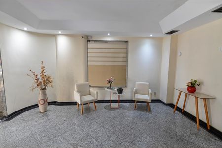 Apartamento à venda com 70m², 2 quartos e sem vaga Apartamento à venda com 70m², 2 quartos e sem vagaHall