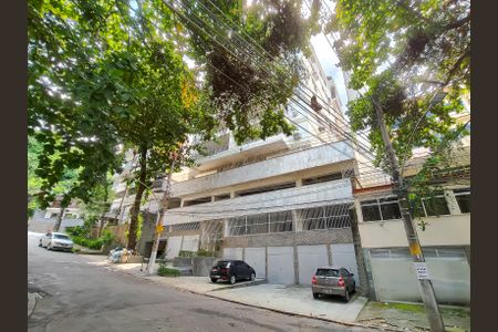 Apartamento à venda com 80m², 2 quartos e 1 vagaFachada e portaria