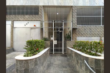 Apartamento à venda com 80m², 2 quartos e 1 vagaFachada e portaria