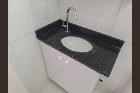 Banheiro de kitnet/studio para alugar com 1 quarto, 33m² em Vila Dom Pedro Ii, São Paulo
