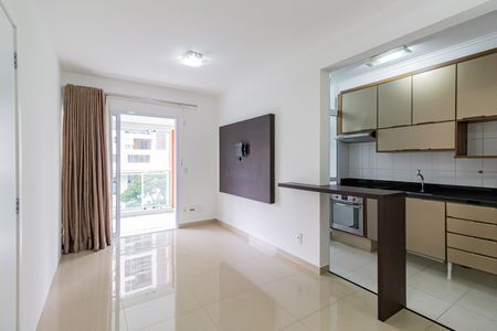 Sala/Cozinha de apartamento para alugar com 1 quarto, 49m² em Campo Belo, São Paulo