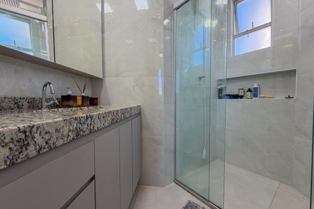 Apartamento à venda com 75m², 2 quartos e 2 vagasBanheiro da Suíte